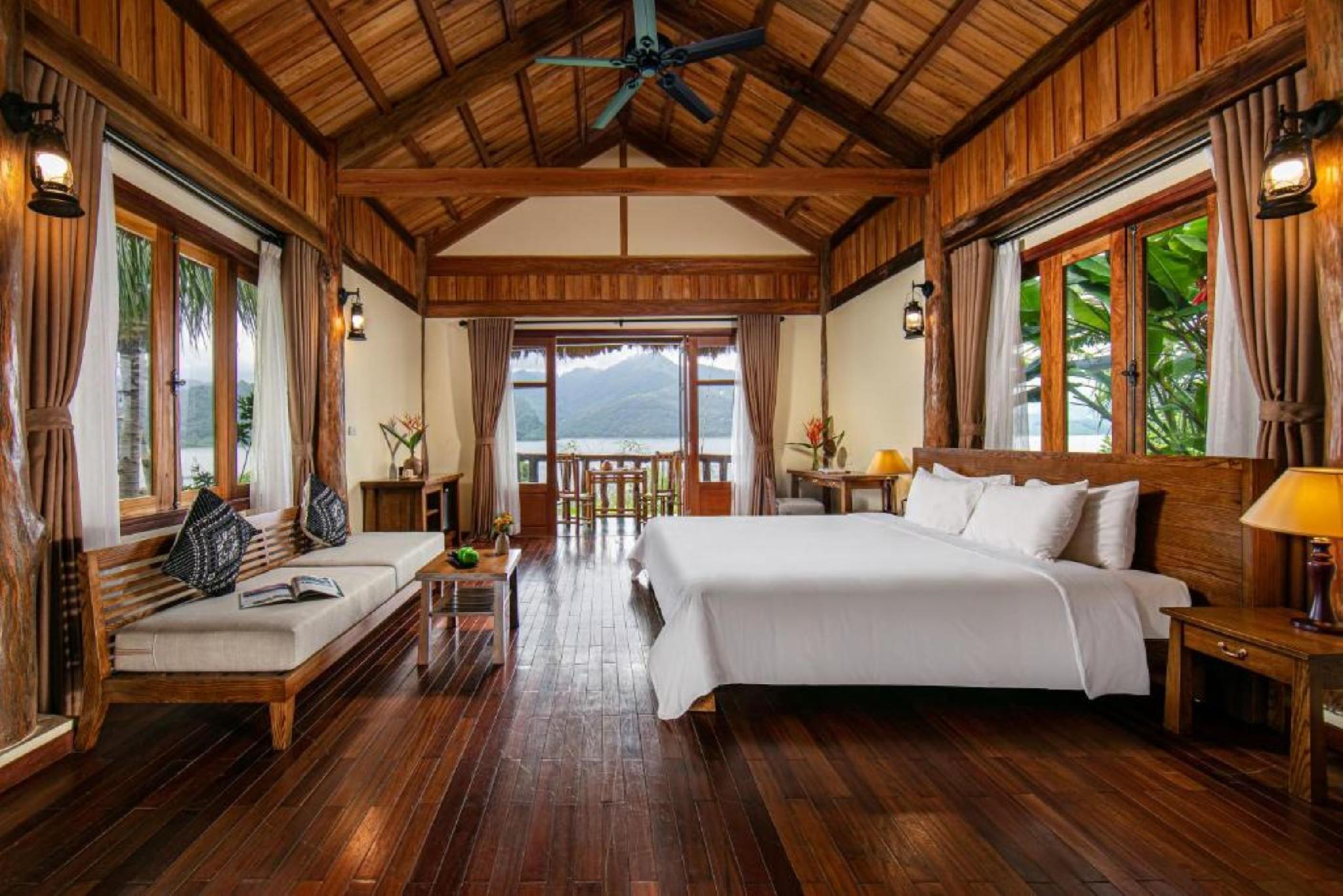 Bungalow, King Bed, Lake View, Terrace