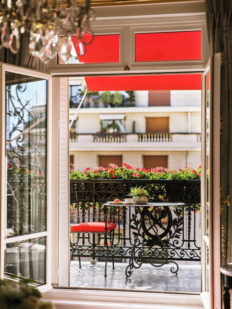 Hotel Plaza Athenee 7/79