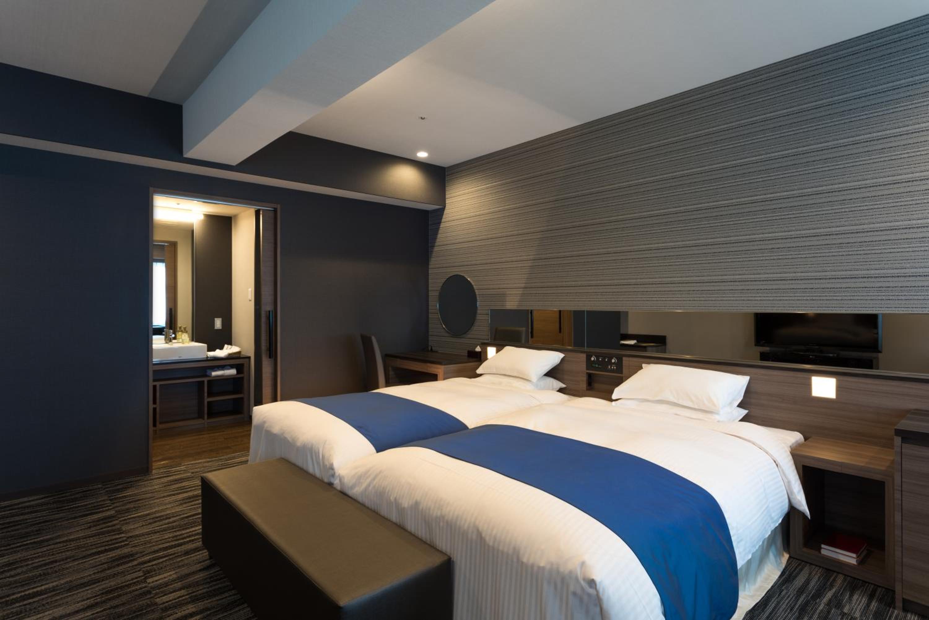 Hollywood, Executive, Twin Beds