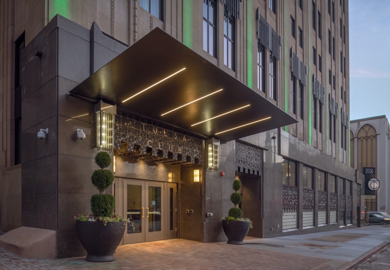 Tulsa Club Hotel Curio Collection By Hilton 8/89