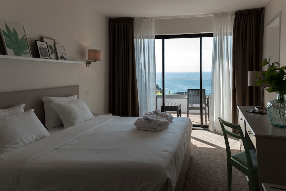 Caloura Hotel Resort 7/50