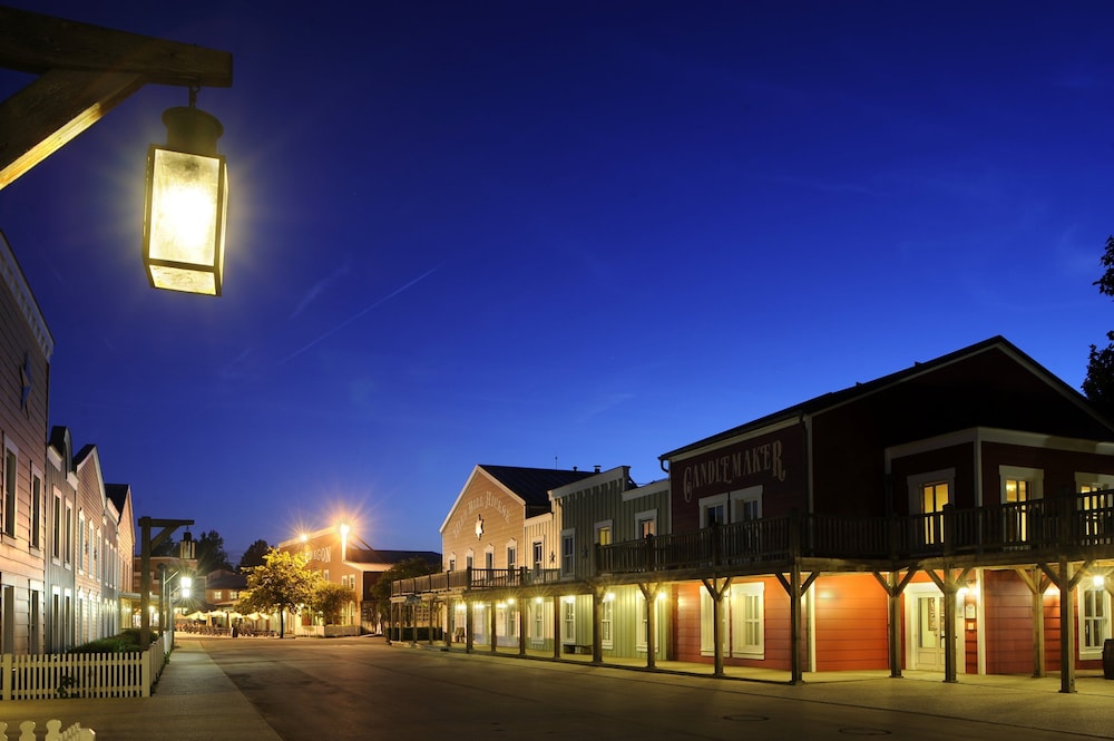 Disney S Hotel Cheyenne 5/46
