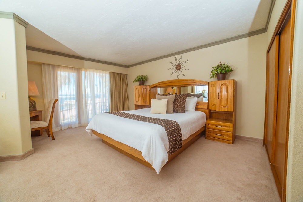Estero Beach Hotel & Resort 13/70