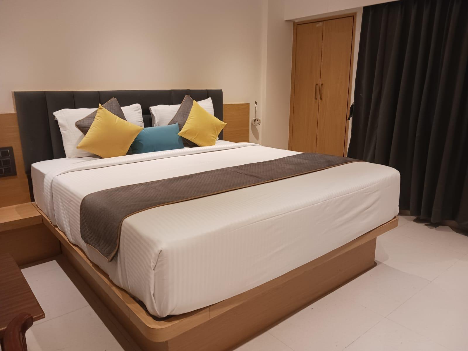 Oyo 4445 Hotel Saishri 25/63