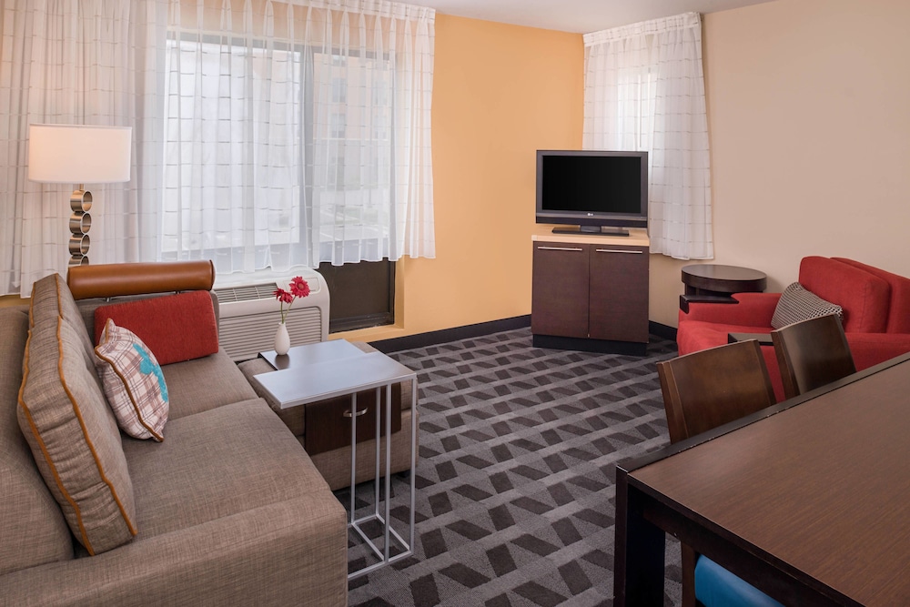 TownePlace Suites by Marriott Huntington 24/44