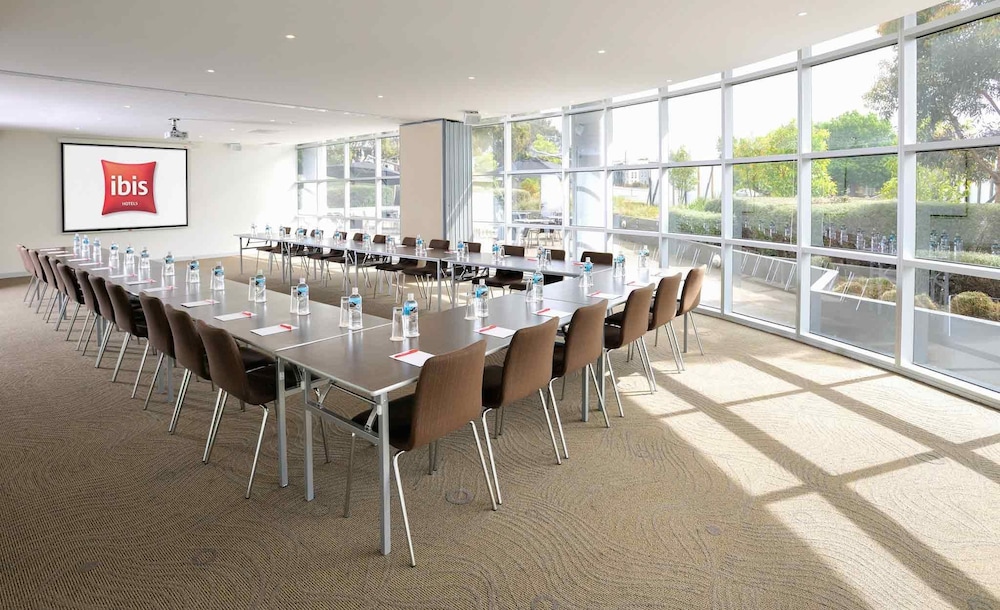 IBIS MELBOURNE GLEN WAVERLEY 74/76