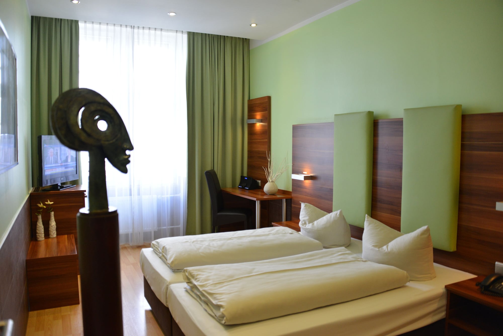 غرفة قياسية بسريرين منفصلين، Arthotel Munich 4/10