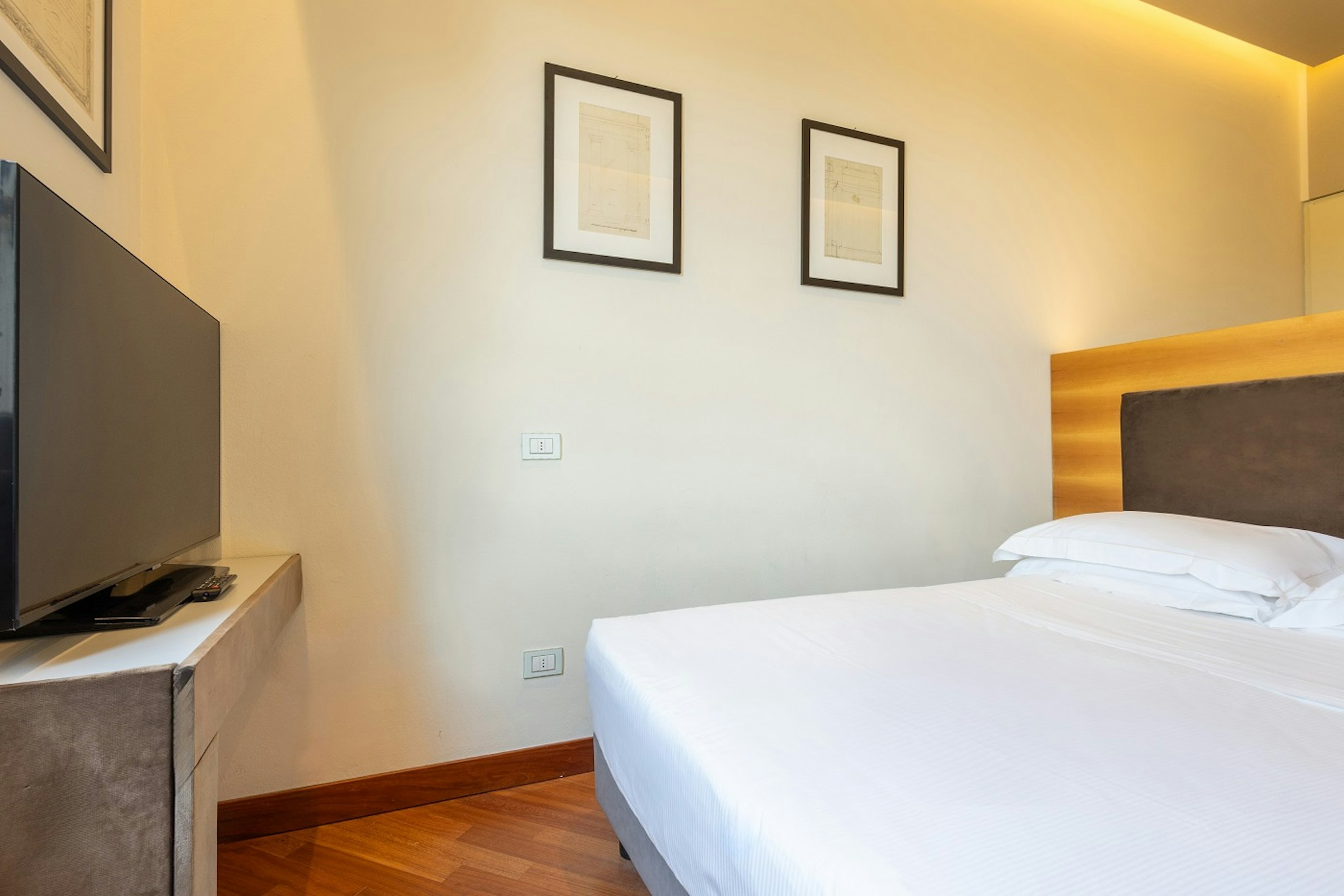 Embassy Hotel Florence 24/42