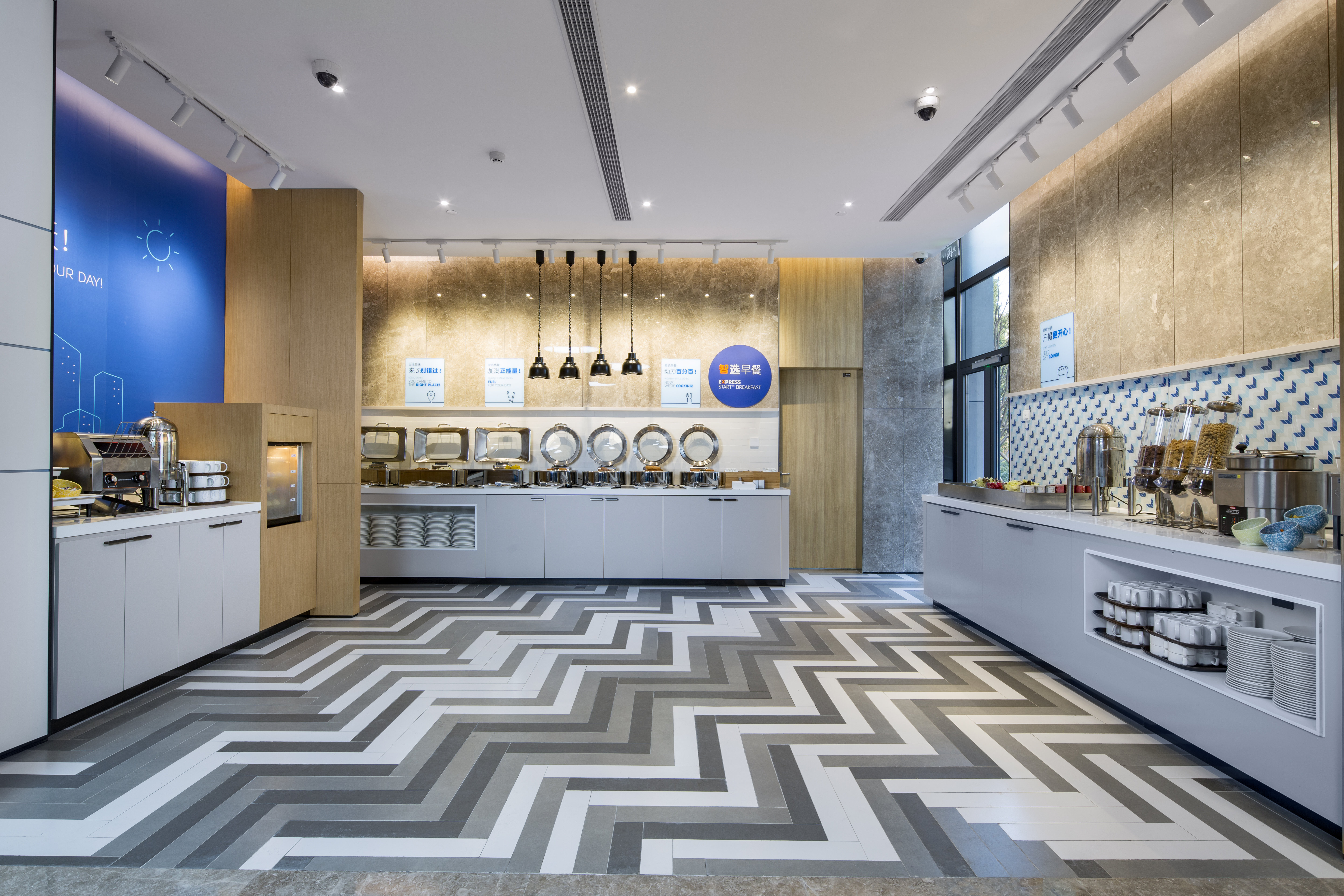 Holiday Inn Express Shanghai Kangqiao 8/33