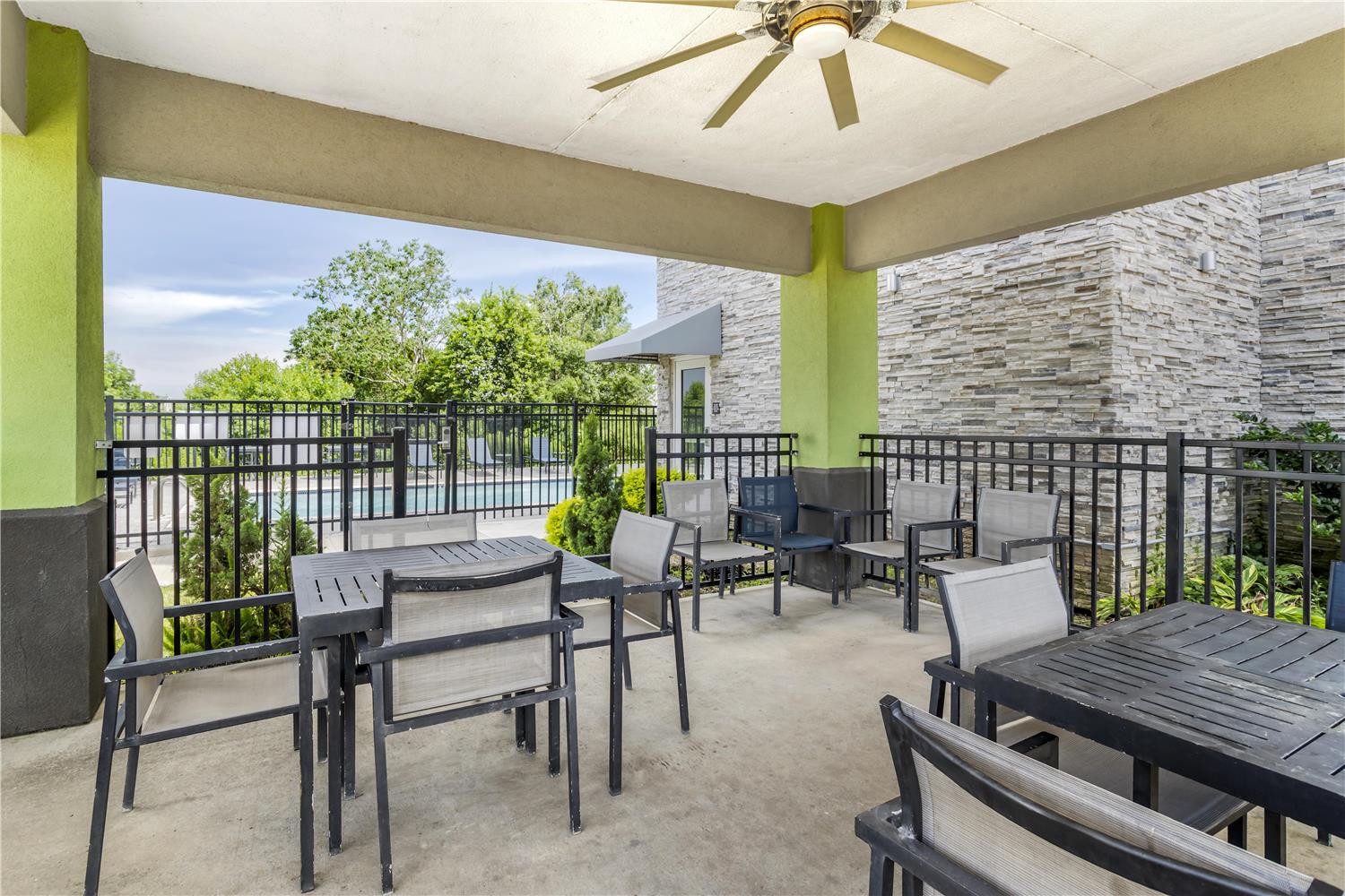Best Western Plus Mid County 23/31
