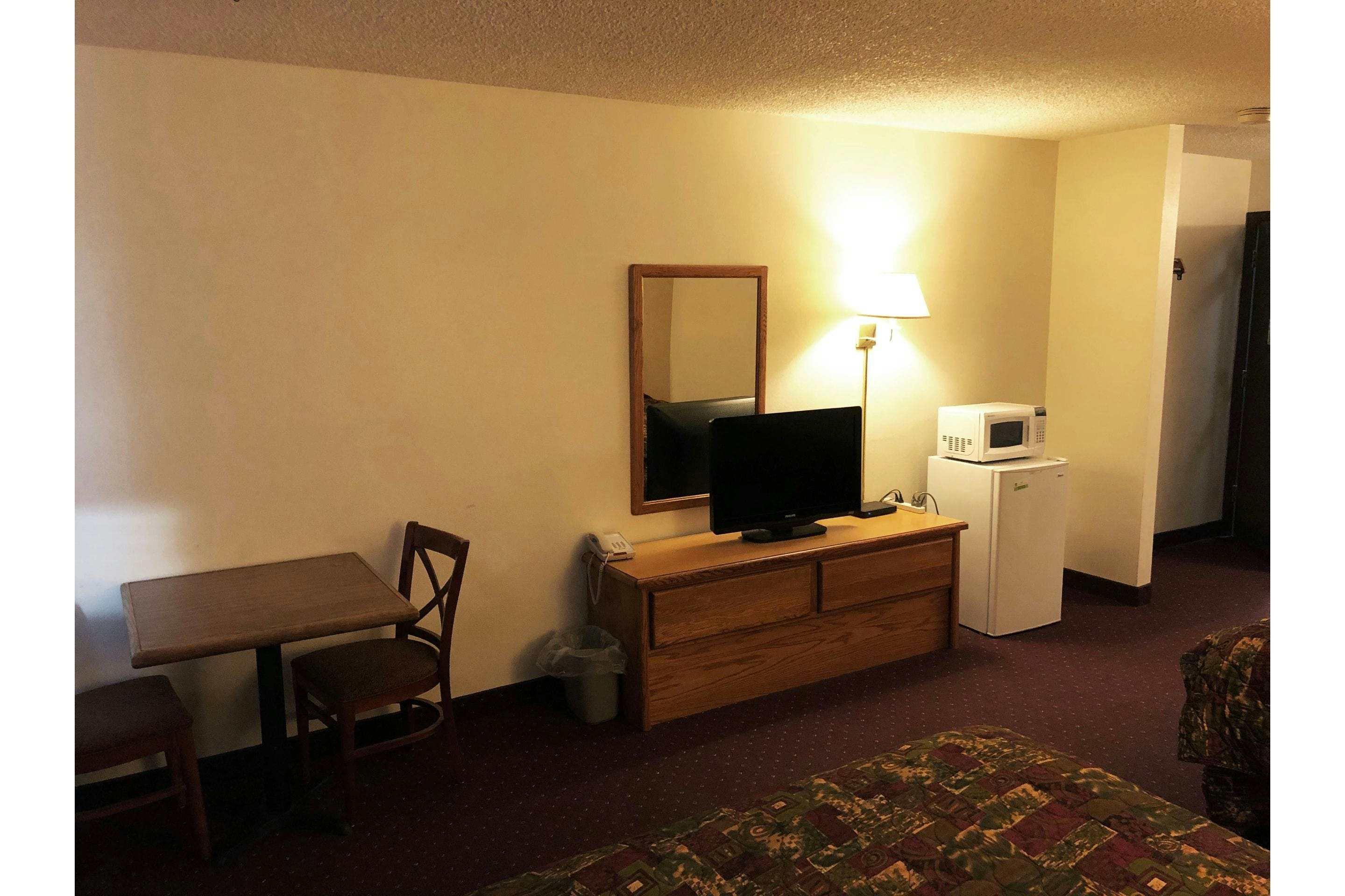 OYO Hotel Shelby MT Hwy 2 & I-15 11/44