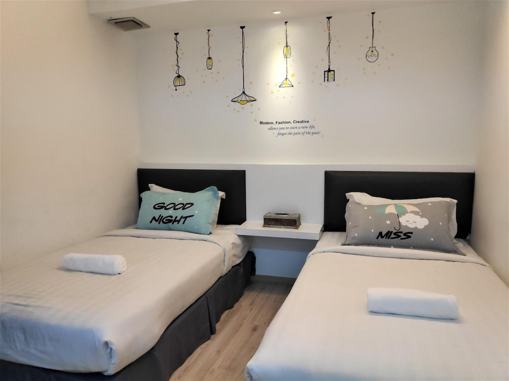 Hotel Zamburger Plaza Mahkota 39/67