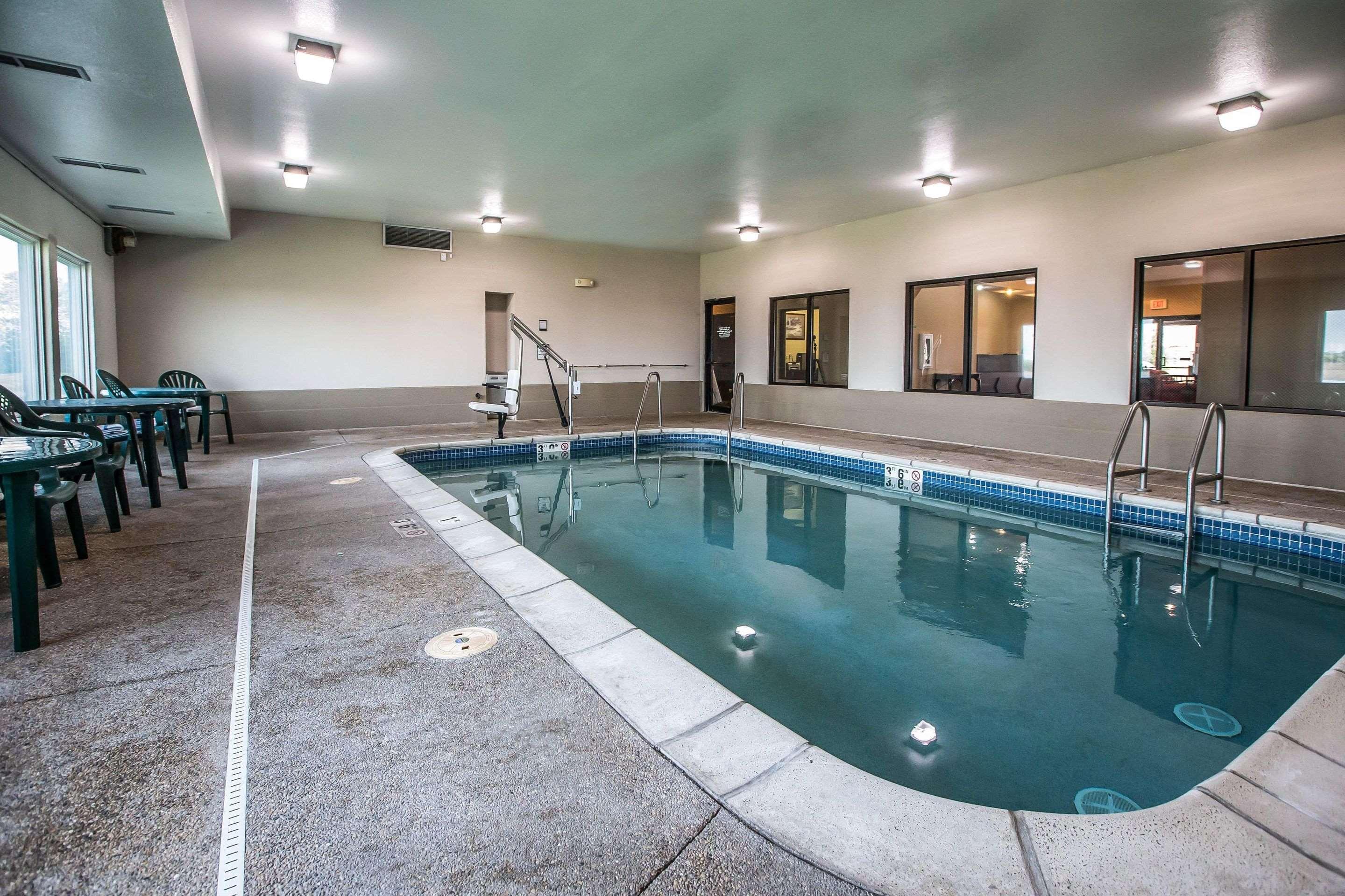 swimming pool spa