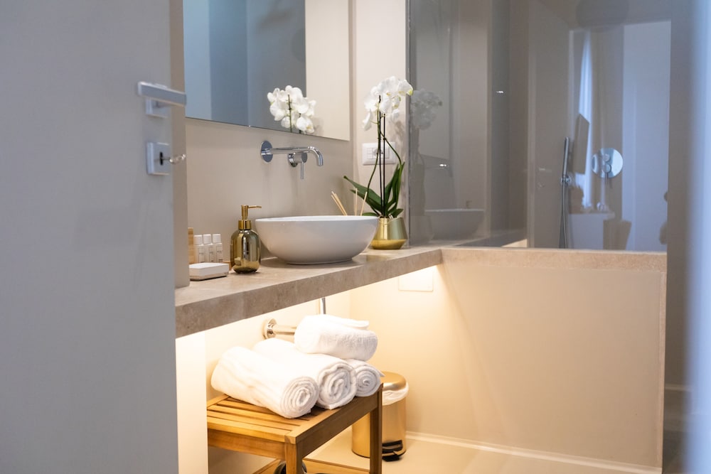 Domus 21 Luxury Suites 5/50