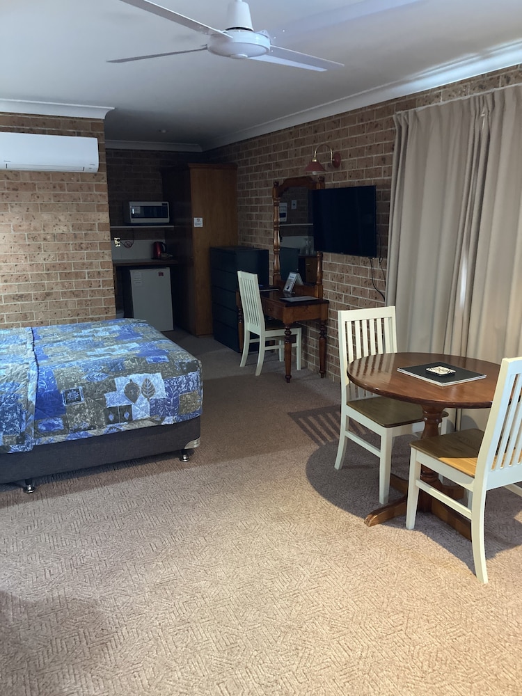 Golden Grain Motor Inn 14/62