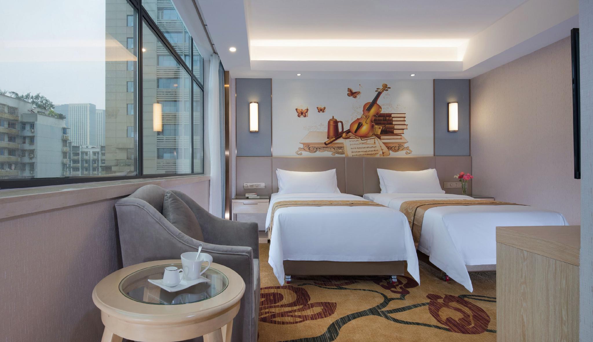 Vienna Hotel (Chongqing Shiqiaopu Metro Station) 45/58