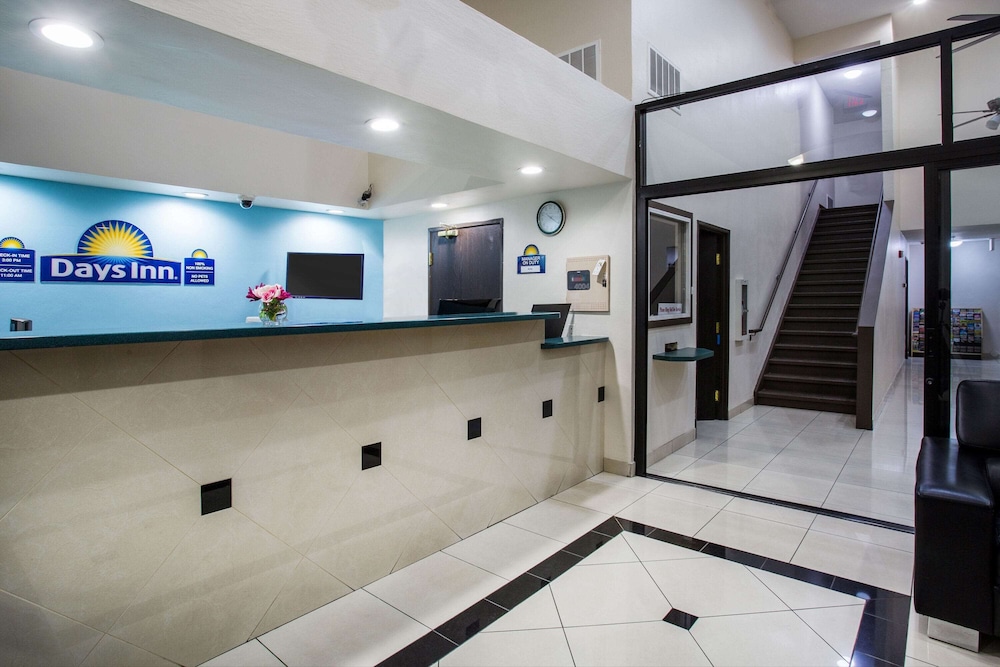Days Inn By Wyndham Phoenix North 32/51