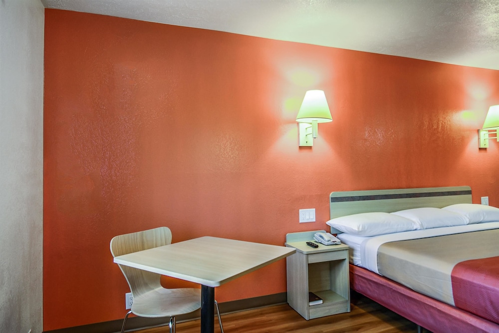 Motel6 Framingham, MA - Boston West 43/58