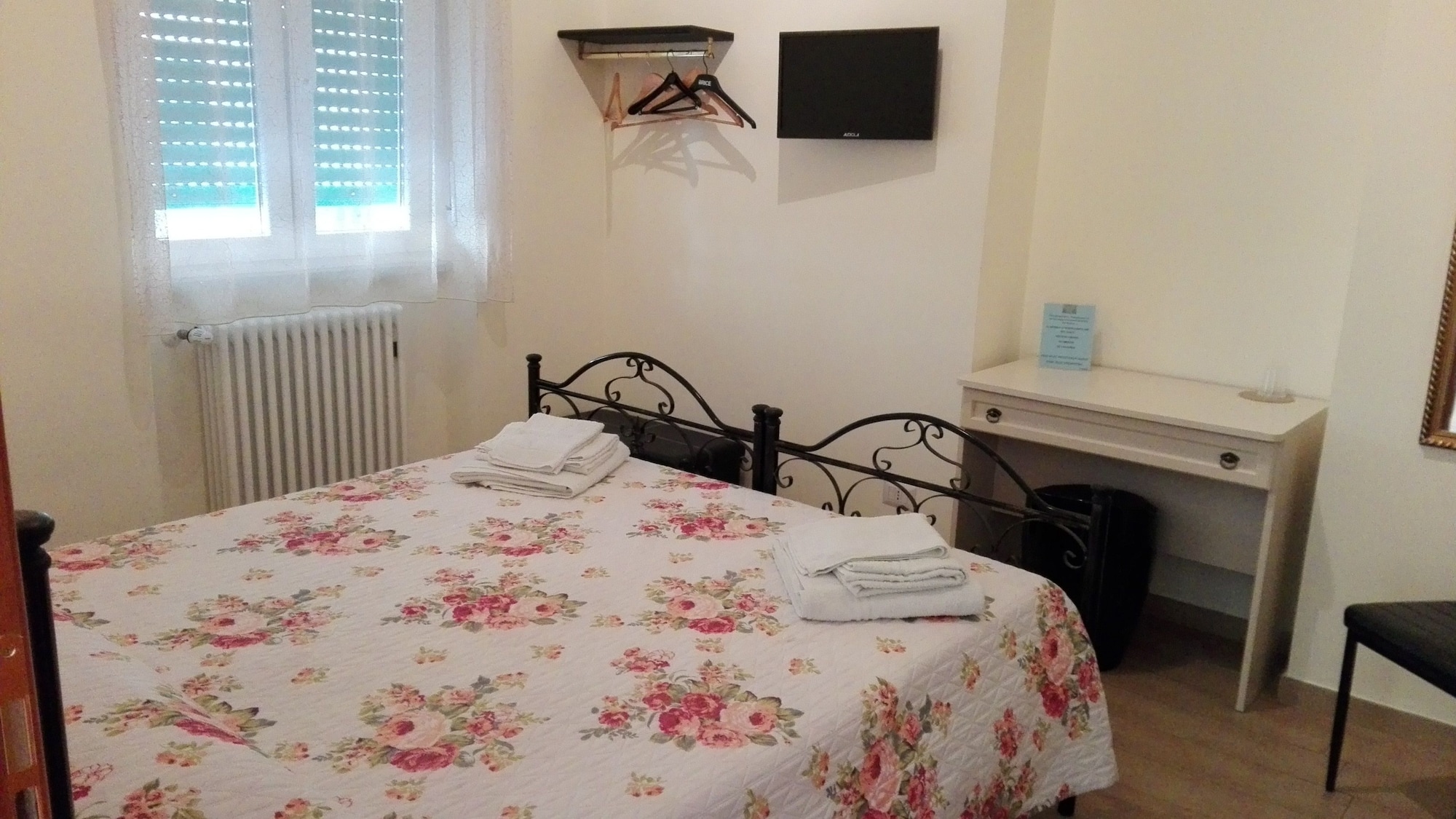 ECONOMY, DOUBLE OR TWIN BED