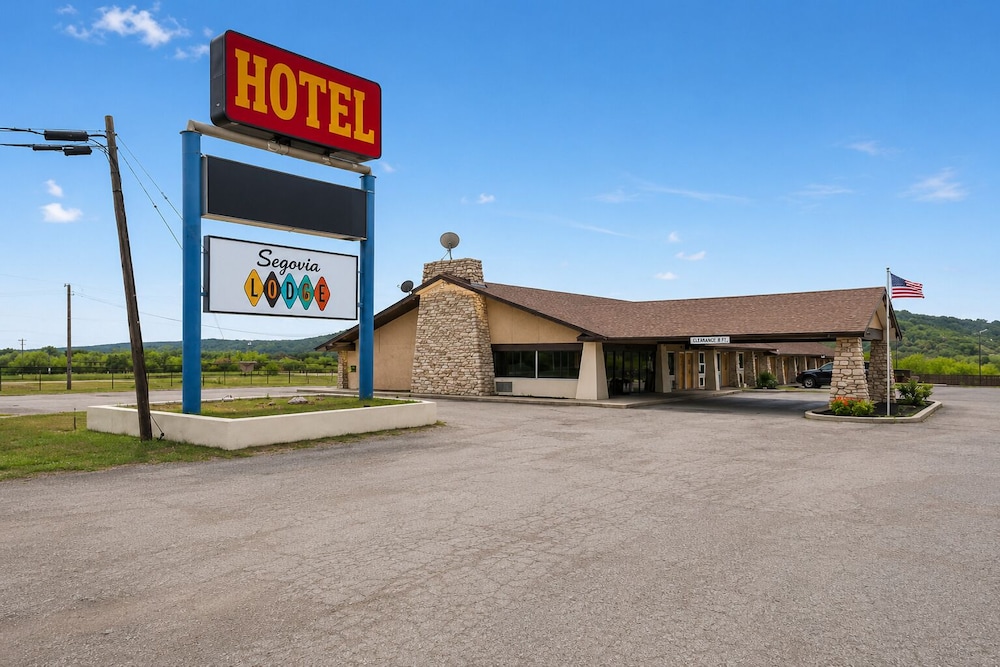 Segovia Lodge Junction TX I -10 44/53