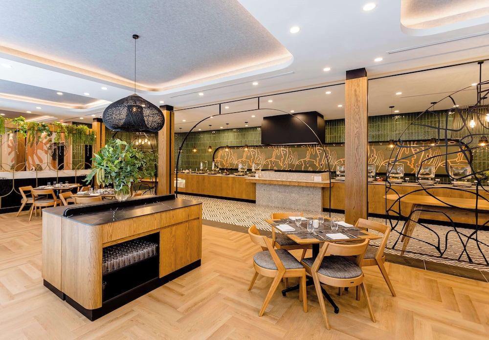 Southern Sun Rosebank 11/50