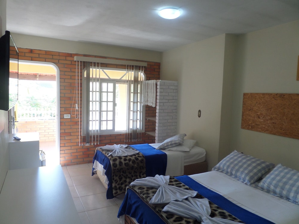 Hotel Balneario Itapocoroi 36/63