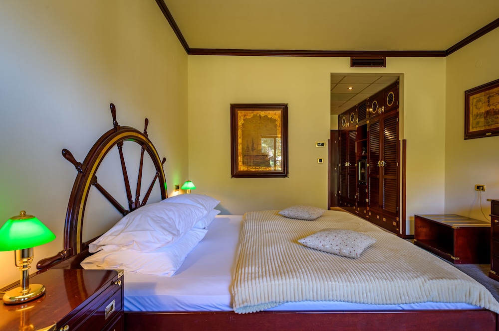 Hotel Nautica 18/72