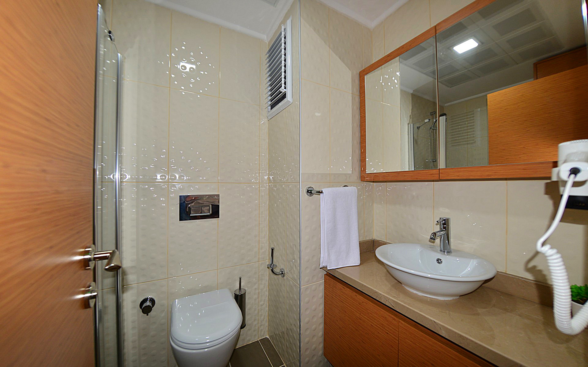 The Suites 95/100