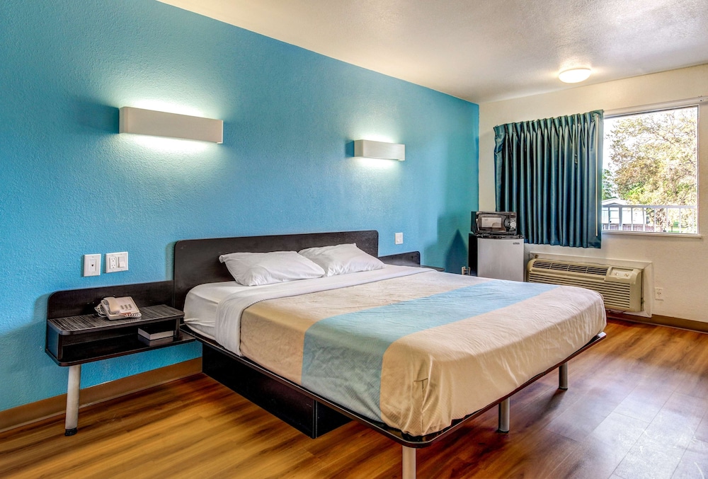 Motel6 Waco, TX - Lacy Lakeview 32/49