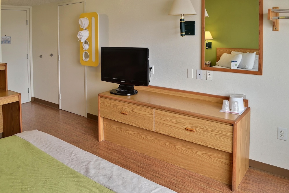 Motel6 Billings, MT - North 6/50