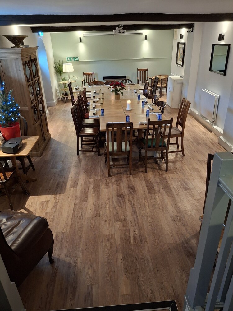 Rose And Crown 28/30