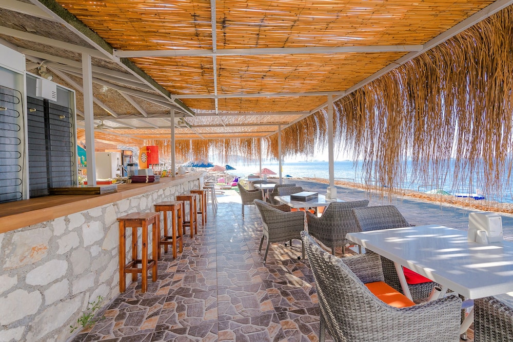 Amphora Hotel 36/56
