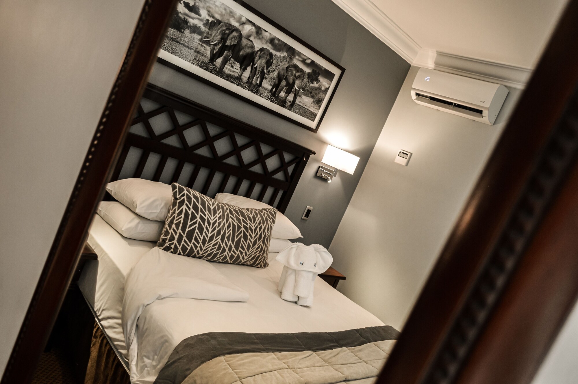 غرفة قياسية بسريرين منفصلين، Indaba Hotel 4/8