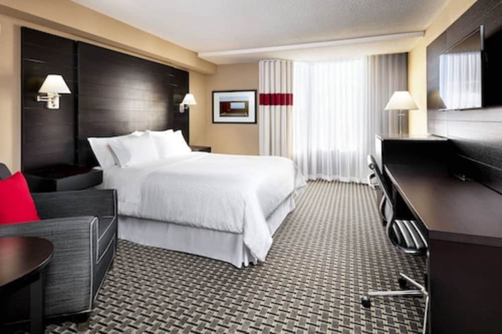 Room at FOUR POINTS BY SHERATON MEADOWVALE, MISSISSAUGA