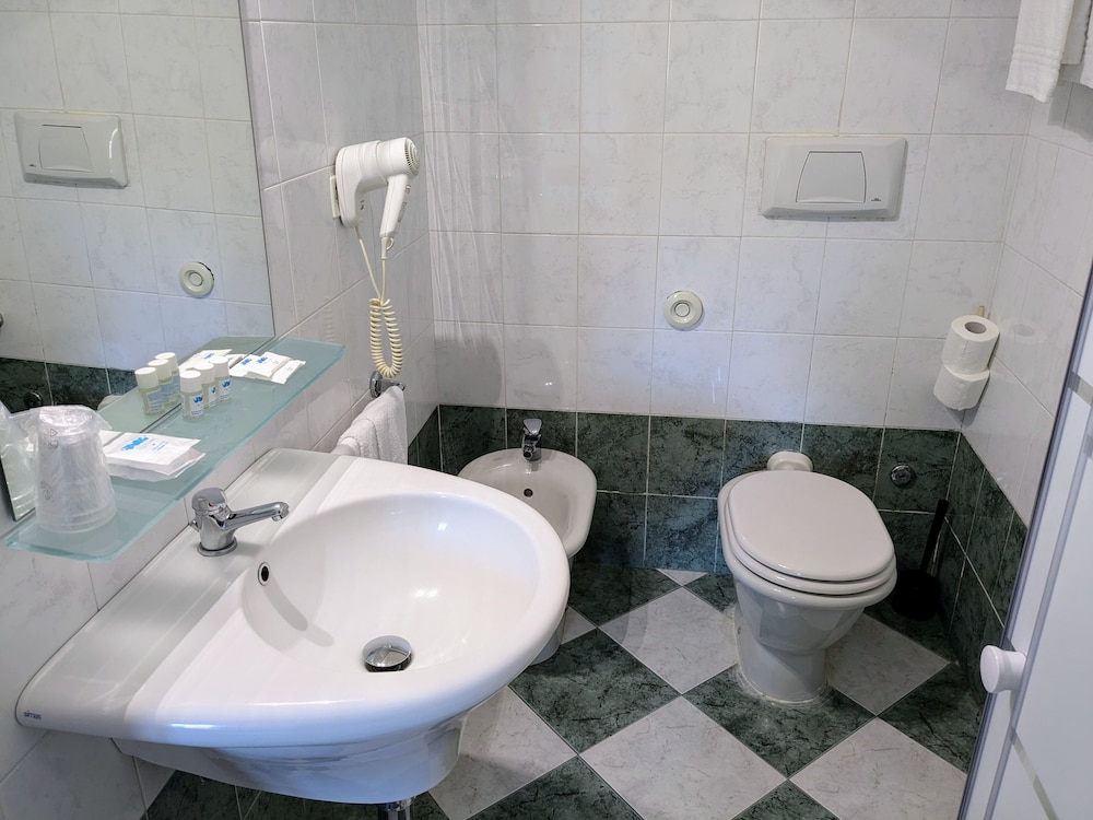 Hotel Soggiorno Athena 61/64