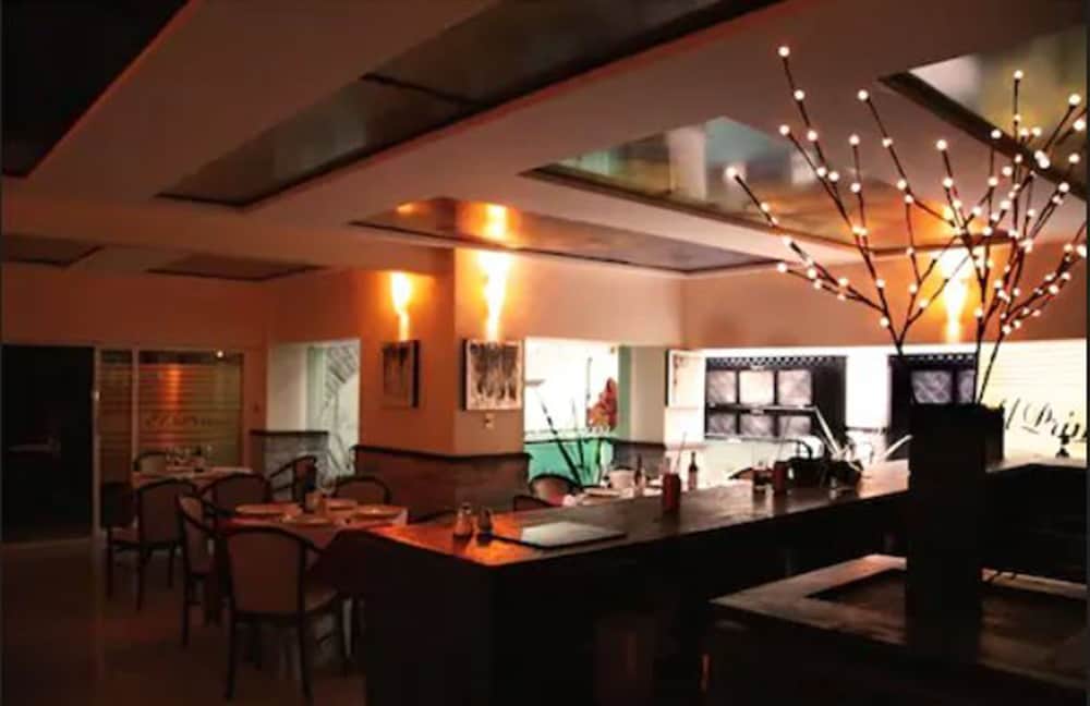 Hotel La Alhondiga 52/58