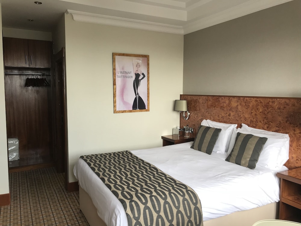 Pier Hotel 12/50