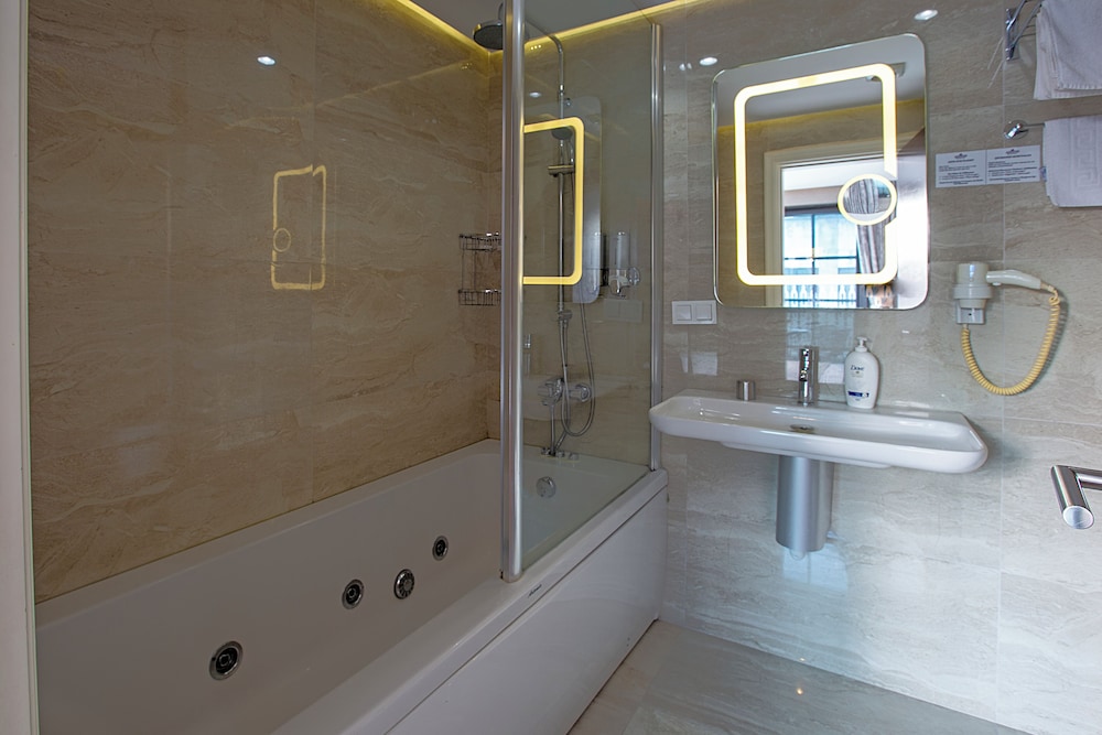 Aston Hotel Taksim (ex Aston Residence Hotel) 69/70