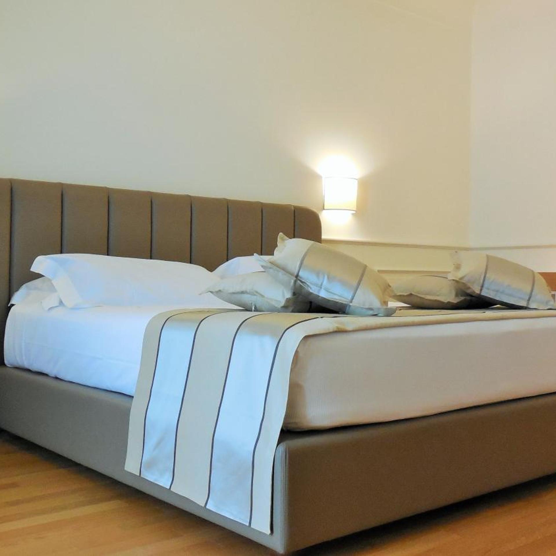 Deluxe, Double Bed, Lateral Side Sea View