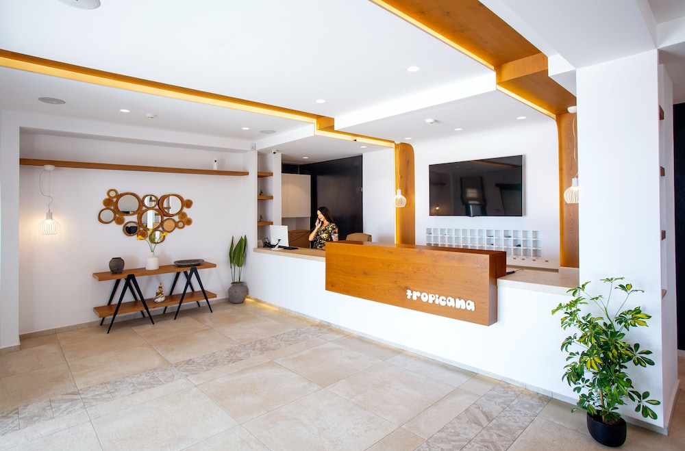 Tropicana Hotel 6/50
