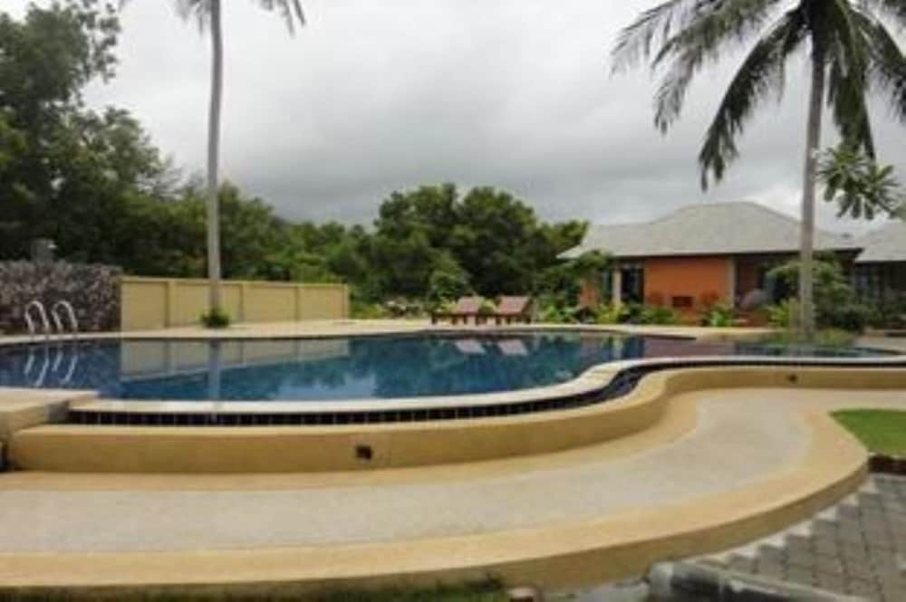 Khanom Sunrise Beach Hotel 8/8
