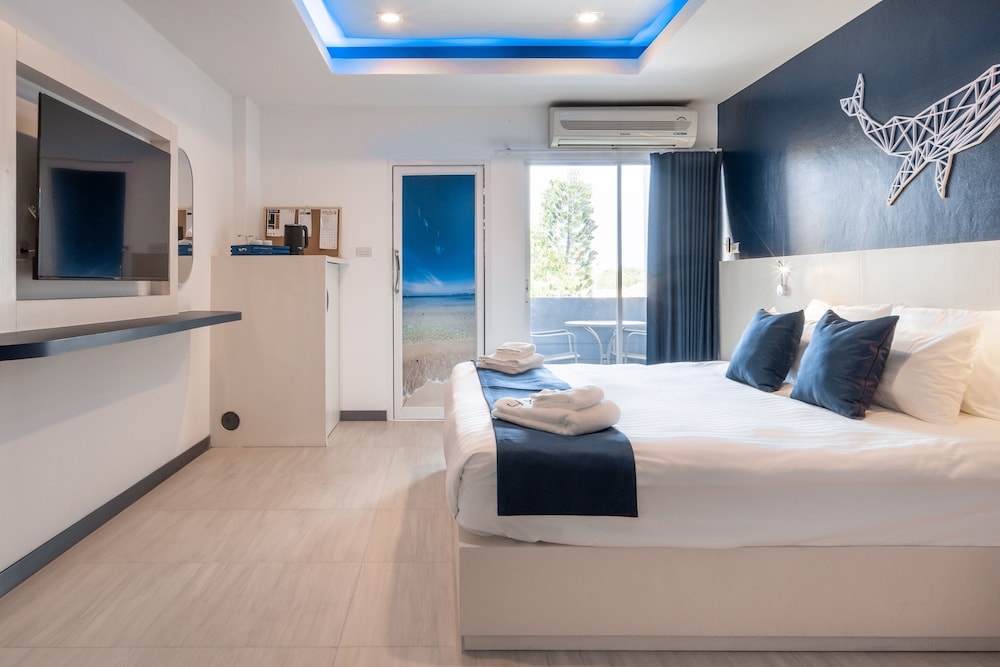 PREMIER, KING BED
