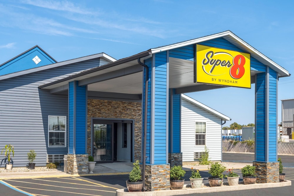 Super 8 by Wyndham Fort Wayne 2/58