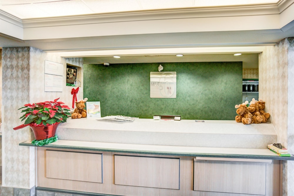Lobby at Motel6 Red Deer, AB, RED DEER - AB