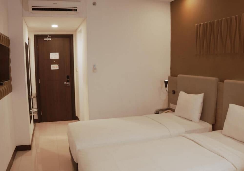 New Deluxe, King and Twin Beds