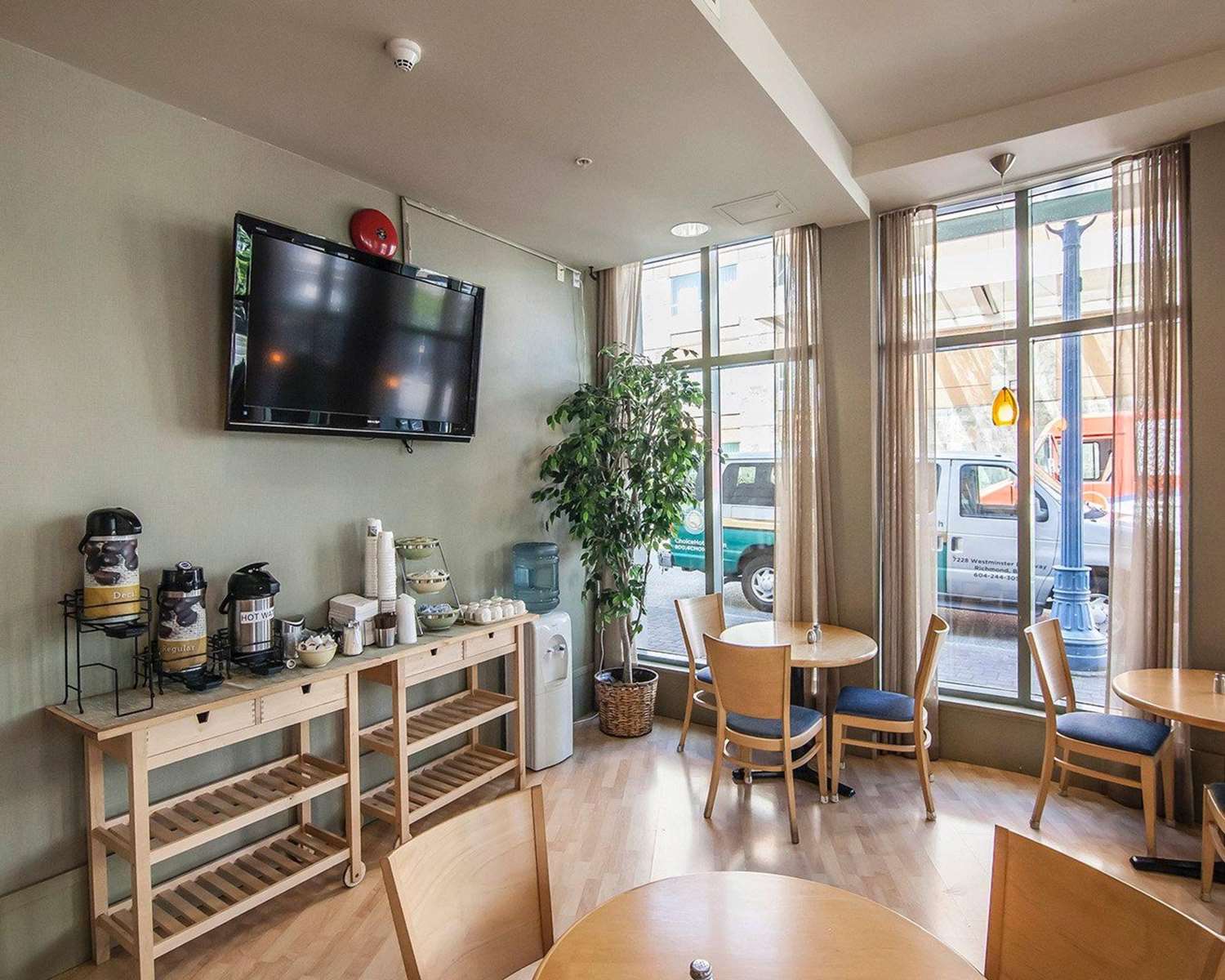 Comfort Hotel Vancouver Airport 34/44