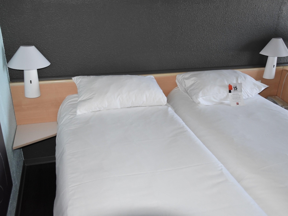 ibis Rochefort 42/66