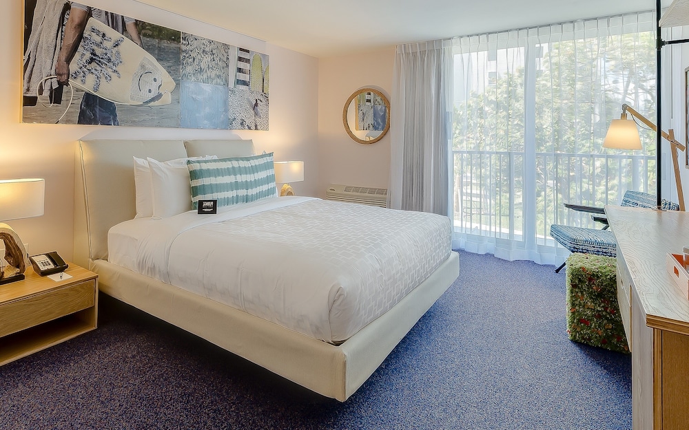 Plunge Beach Hotel 22/66