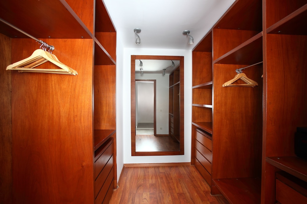 No:81 Hotel 50/50