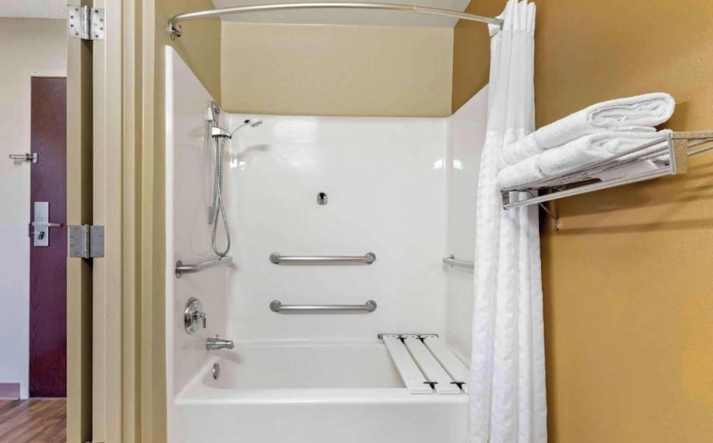 Studio 6 Corporate Extended Stay Amherst Buffalo NY 56/60